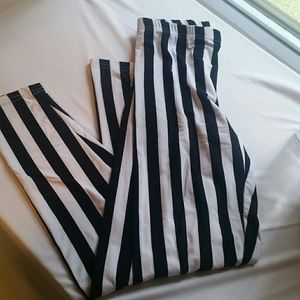 Super soft black and white leggings